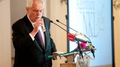 Zeman žertoval na Žofínském fóru: Jsem plukovníkem KGB!