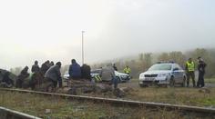 Zadržené migranty nikdo nekontroluje. Selhání Evropské unie, volá opozice