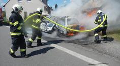 Vražda a sebevražda v Náchodě: Muž a žena se zapálili v autě!