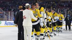 Boston pod širým nebem: Obleky generálů, bitka brankářů a Pastrňákova asistence