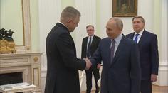 Čeští politici kritizují Ficovo setkání s Putinem. Paktuje se s vrahem, říkají