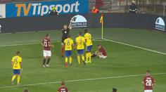 Červená pro soupeře, pak penalta! Tak Sparta otočila zápas se Zlínem