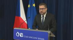 Šéf ČNB Michl vydělává 750 tisíc měsíčně. Statisíce mají i další úředníci