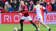 Parádní otočka Sparty v Silvestrovském derby. Za veterány dal dva góly Koller