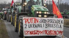 Transparent na farmářských protestech pobouřil polské politiky. Podporoval Putina