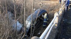 OBRAZEM: Auto skončilo v potoce