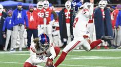 Největší trapas v historii NFL? Hráč místo do míče kopl do země