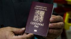 Snadnější cesty na dovolenou: Letní sezónu mají zachránit covid pasy
