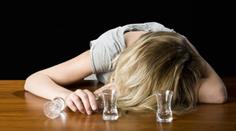 Krušná noc záchranářů: 45 výjezdů kvůli alkoholu a drogám v jediném kraji