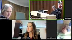 Přišel o řidičák. K soudu se připojil online a seděl přitom… za volantem!