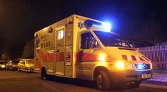 Zdravotníci jeli zachraňovat cizince, ten na ně tasil pistoli