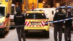 Muž s podřezanými žílami balancoval na střeše, napadl i lékaře