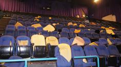 DRSNÉ FOTO: Takto vypadalo kino po masakru šíleného "Jokera"