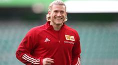 Svůdník Karius ulovil další sexbombu. Randí se známou italskou reportérkou
