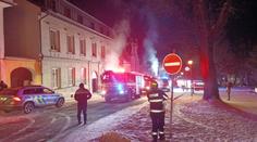 Náročný zásah na Českokrumlovsku. Pět hasičů je zraněných