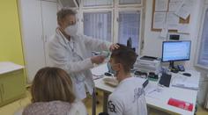 Pohotovosti praskají pod náporem dětí ve švech! Pacienti čekají i několik hodin