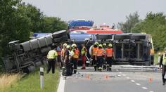 Tragická dopravní nehoda: Zemřel motorkář, další řidič je v nemocnici