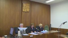 Soudcům klesnou platy o asi 25 tisíc ročně. Začali se bránit žalobami