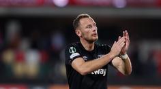 Vladimír Coufal rozdával radost dětem v nemocnici se spoluhráči z West Hamu