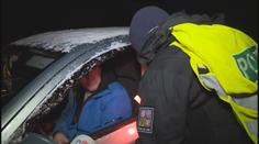 Izolace nejpostiženějších okresů začala, příjezdové cesty hlídají policisté