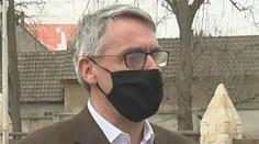 VIDEO: Ministr Metnar marně bojoval se zamlženými brýlemi!