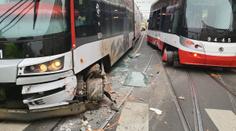 V Praze se srazily tramvaje, zranilo se sedm lidí, z toho šest dětí