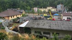 Tragédie: Na dělníky se zřítila konstrukce rozestavěné haly