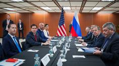 Američané obnovují jednání s Ruskem o Ukrajině. Rubio se v Asii potkal s Lavrovem