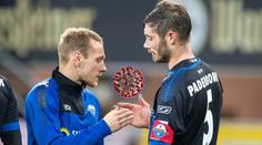 Zákaz podávání rukou! Sportovní rituály musí kvůli koronaviru stranou