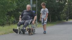 Ruplo mu v zádech, ztratil obě nohy. Nejtvrdší ránu mu zasadil posudek od lékaře