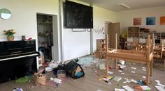 Na Tachovsku řeší rozmlácenou a vykradenou školku. Podezřelé jsou děti