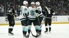 Divoký zápas v NHL, střelci se utrhli ze řetězu. Padlo hned 17 branek