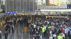 Poplach ve Frankfurtu! Letiště evakuovali, rodina šla bez kontroly