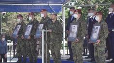 Česko oficiálně ukončilo afghánskou misi. Pražany vyděsily gripeny nad hlavou
