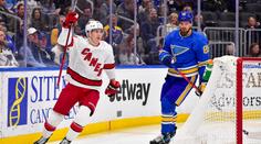 Nečas pomohl gólem v oslabení k jasné výhře. V Calgary padlo 14 branek