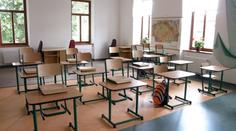 Na Vsetínsku zavřeli dvě školy, ze zateplení se uvolňují nebezpečná vlákna