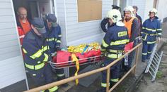 Smrt v Dobřanech! Podomácku vyrobený výtah spadl a zabil ženu