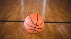Basketbalový zápas studentů skončil tragédií. Rodiče se poprali, jeden zemřel