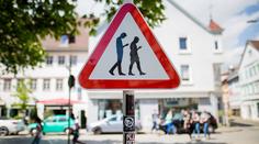 Víte, co jsou smombies? Varuje před nimi tahle značka