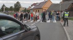 Dokončovací práce na D49 se musely zastavit. Lidé budou opět protestovat