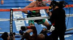Velká řežba! Boxer vyletěl z ringu, pak ukončil kariéru VIDEO