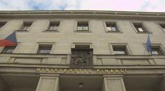 Vláda hledá, kde ušetřit peníze. Mezi ministry vznikají první spory