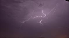 Meteorologové určili, kde za pár hodin udeří bouřky. Hrozí kroupy a prudký vítr