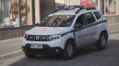 Po Ústí nad Labem pobíhal nahý muž. Byl zmatený, vulgární a skončil na záchytce