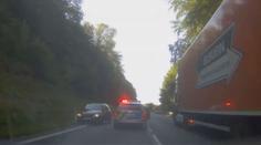 Zběsilá policejní honička! Policisté zastavili řidiče až tvrdým nárazem