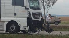 Senior vjel do protisměru. Čelní srážku s kamionem nepřežil