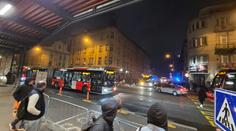 Apokalypsa na pražském Smíchově. Doprava zkolabovala, auta nejde odtáhnout