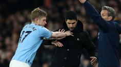 Arsenal je vyšetřován. De Bruyne pod palbou fanoušků. Pak si do nich rýpl