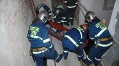 EXKLUZIVNĚ: V Praze zemřel dělník po pádu do výkopu
