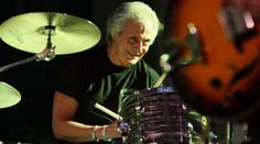 Bubeník Pete Best zahrál v Praze největší hity od Beatles